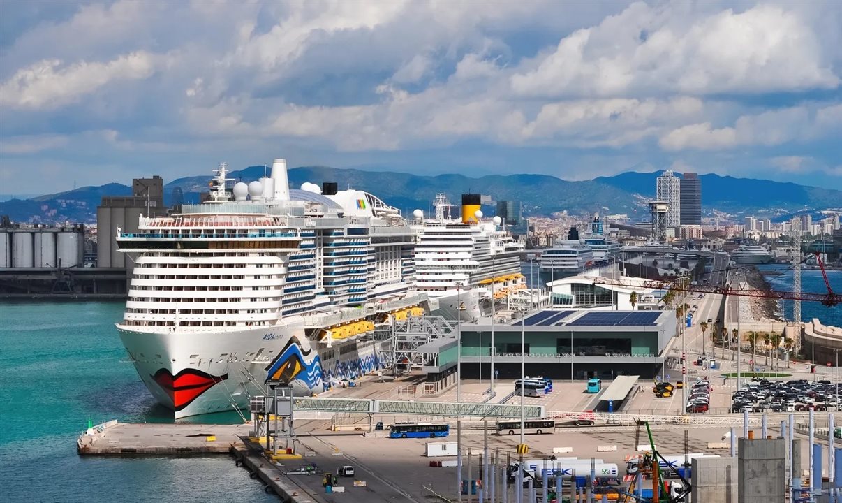A cidade de Barcelona aumentou a taxa de passageiros em cruzeiros de 4 para 8 euros, por pessoa e por dia. A nova tributação deve entrar em vigor nos próximos meses