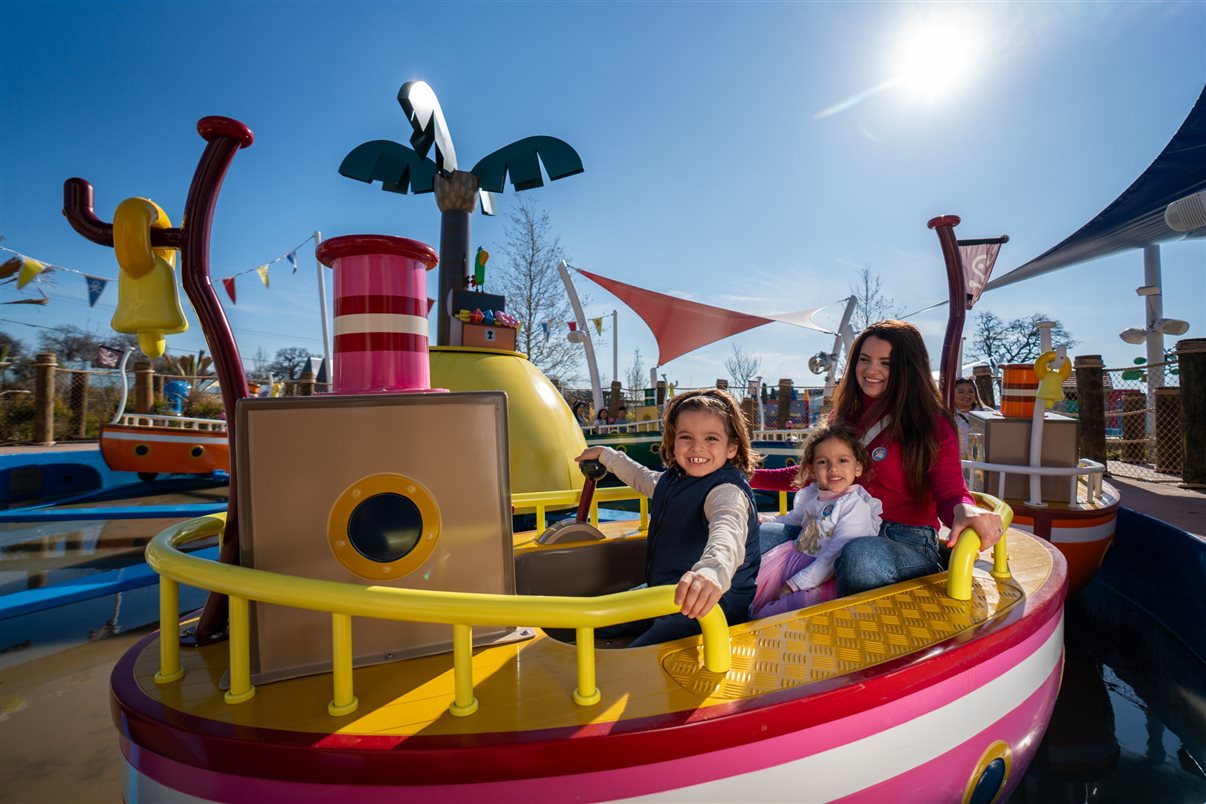 Grandad Dog's Boat Ride, no Peppa Pig Theme Park Dallas
