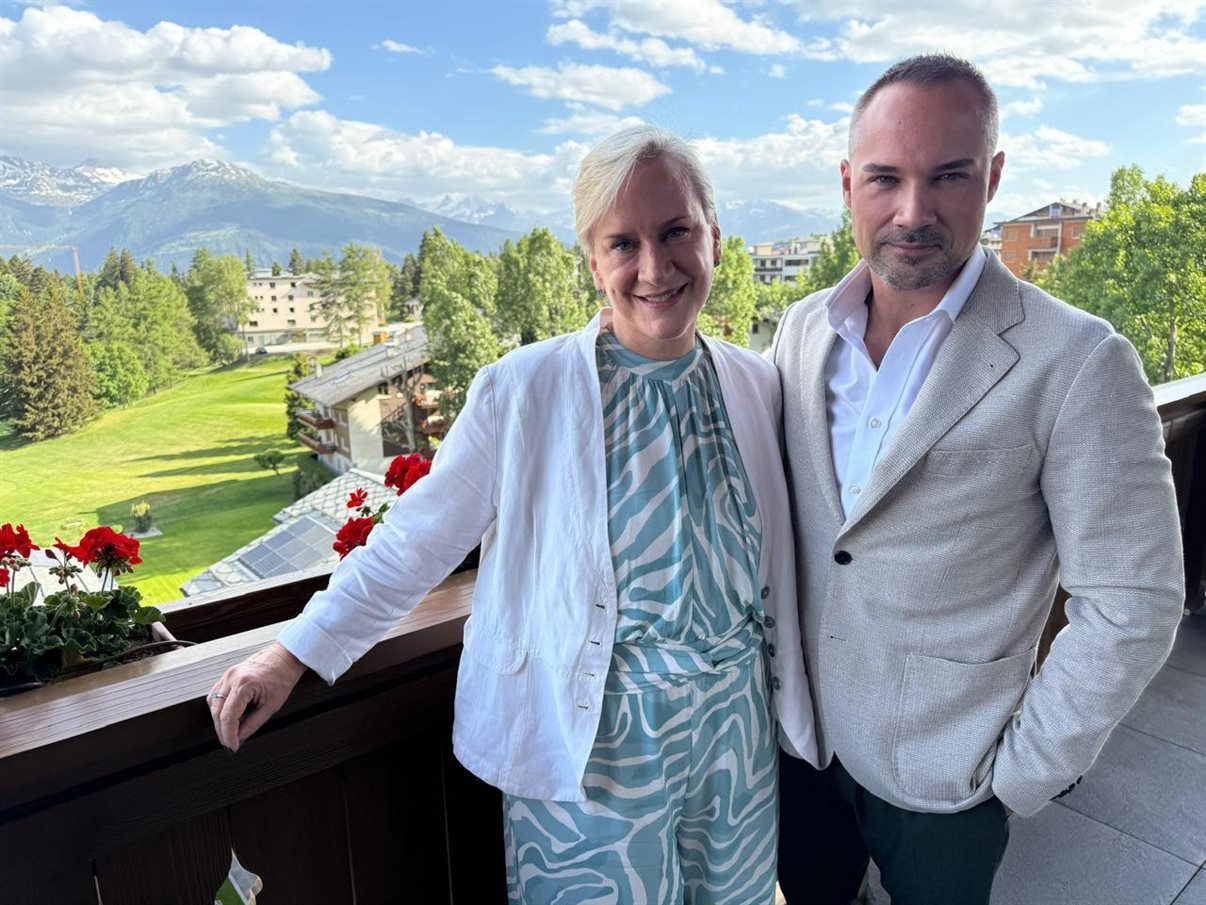 Annette Taeuber, diretora do Lufthansa Group no Brasil, e Stefan Vasic, head de Marketing da Swiss, no Guarda Golf Hotel, que recebeu a delegação brasileira do STM Luxury