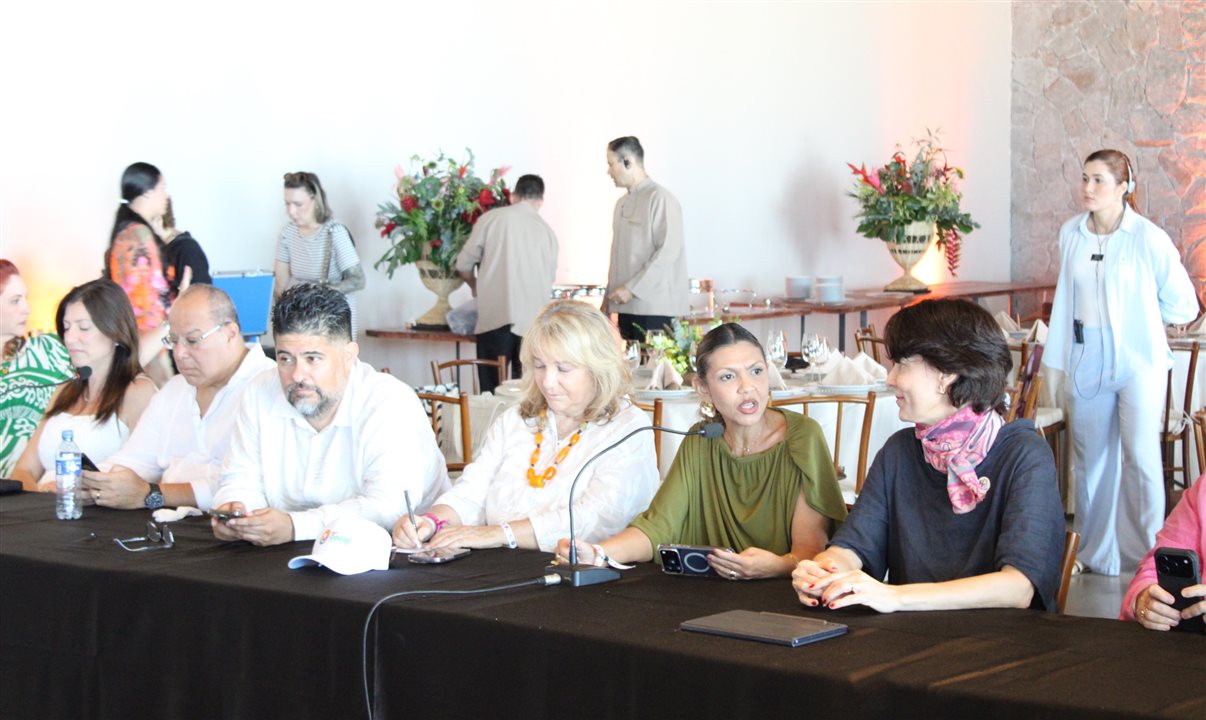 Julio César Bojórquez, do Cocal, e Silvana Gomes, da Embratur, falam da parceria entre as entidades para a realização de eventos da América Latina