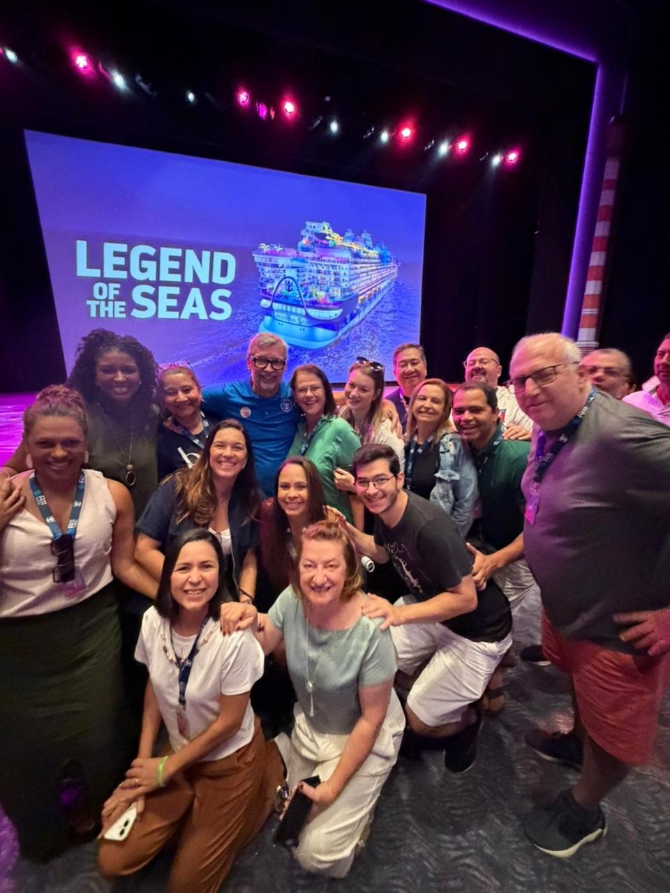 Convidados brasileiros a bordo com o CEO da Royal Caribbean, Michael Bayley