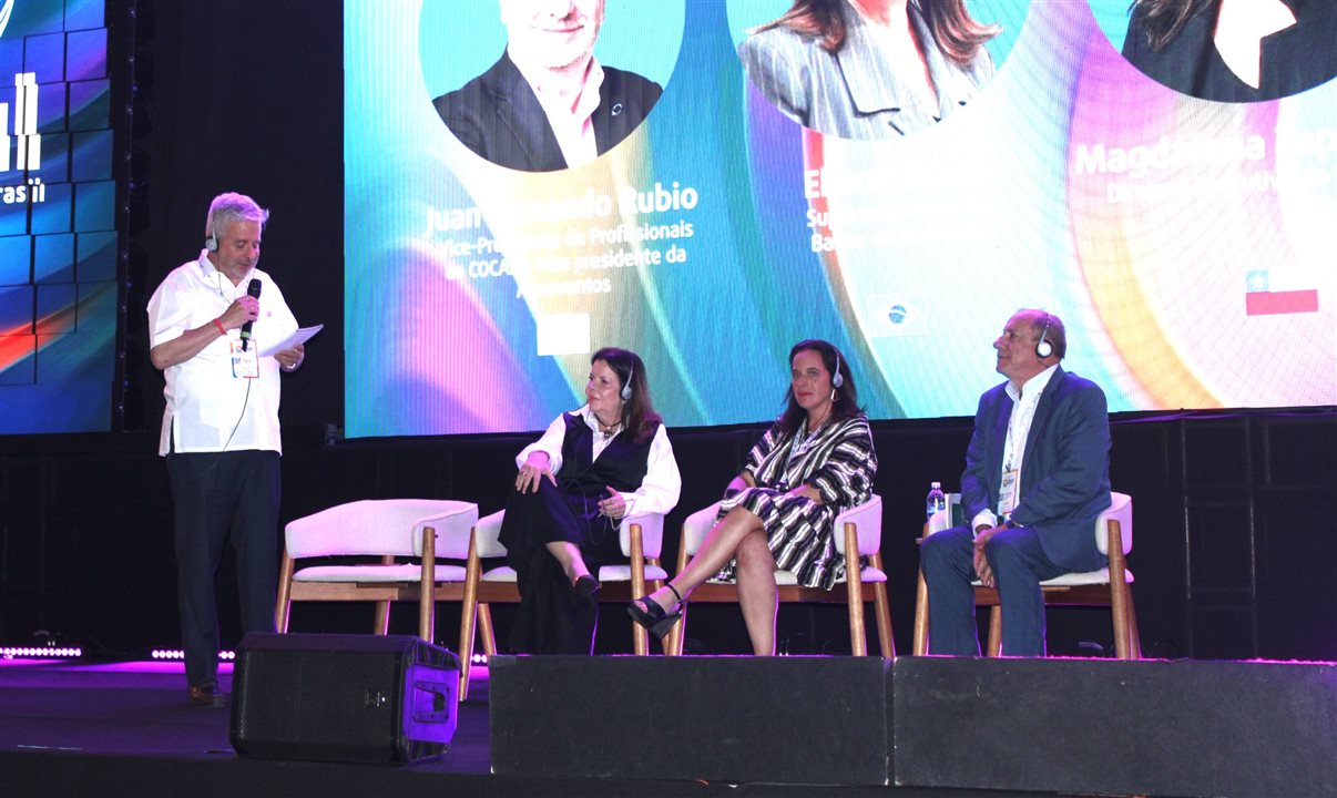 Juan Rubio, da Cocal, mediou painel com Eliane Brasil, do Banco do Nordeste, Magdalena Ferrer, da Click Latam, e Toni Sando, da Unedestinos
