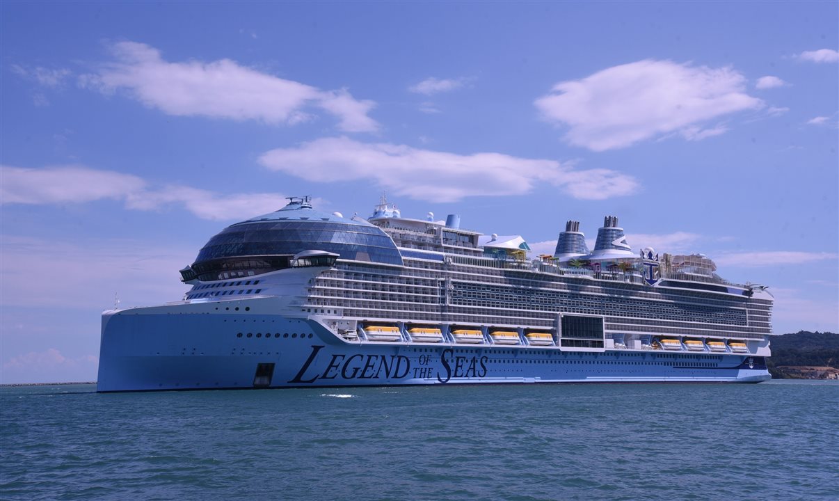 O Legend of the Seas, maior e mais novo navio da frota Royal Caribbean