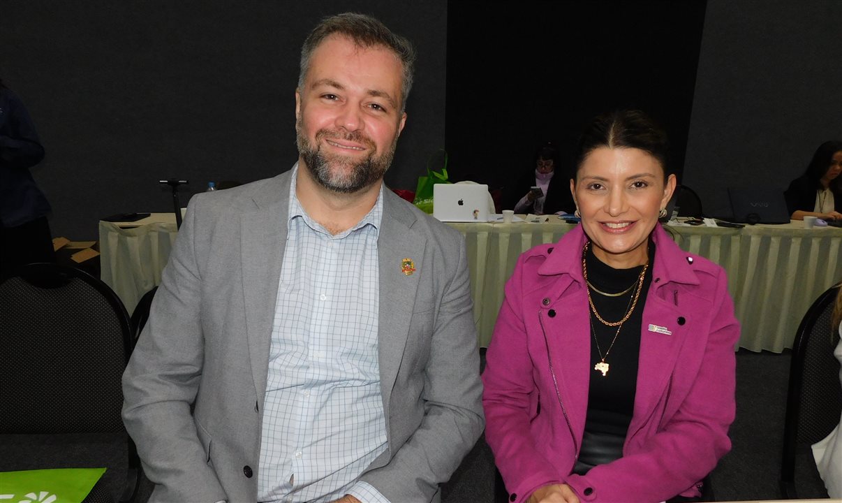 Guilherme Gassenferth, secretário de Turismo de Joinville, e Catiane Seif, secretária de Turismo de Santa Catarina