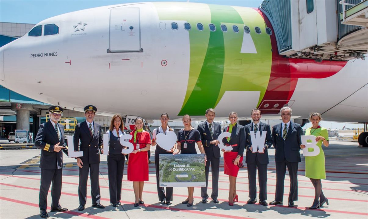 Chegada do voo inaugural a Curitiba