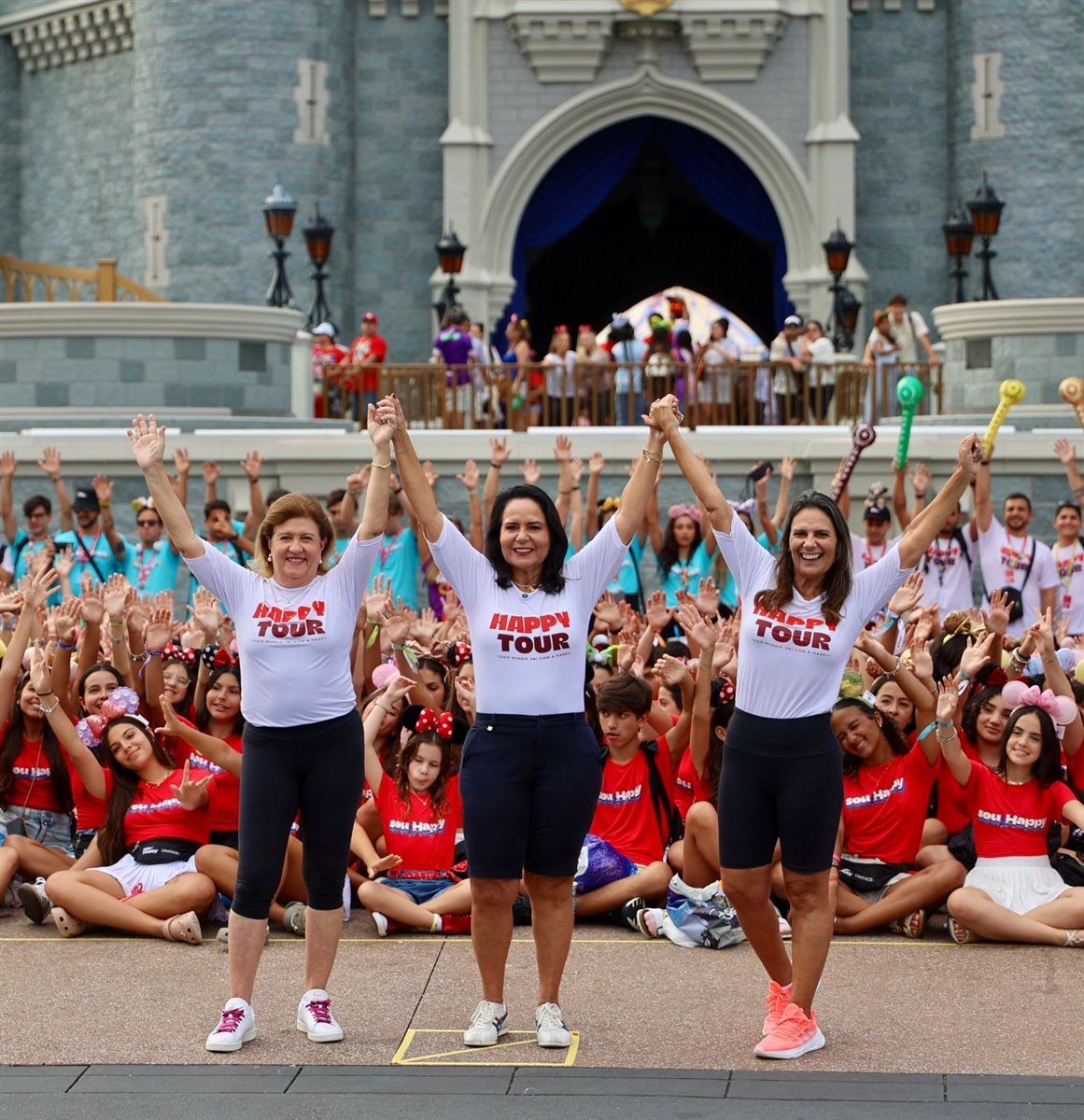 Angela, Suzana e Kika Mamede, da Happy Tour, recebidas com festa na Disney de Orlando