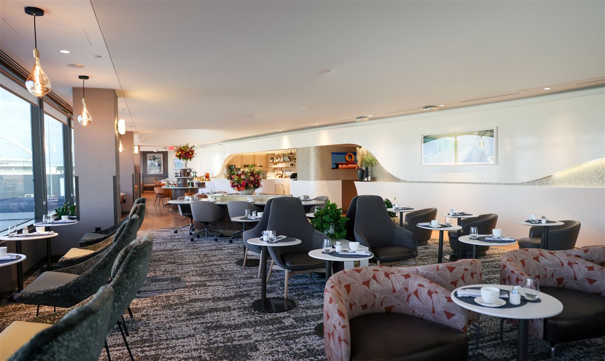 Com a conclusão da fase 1 do segundo Delta One Lounge no Terminal 2 do LAX, a companhia recebe 75 visitantes e foca em oferecer uma experiência gastronômica elevada