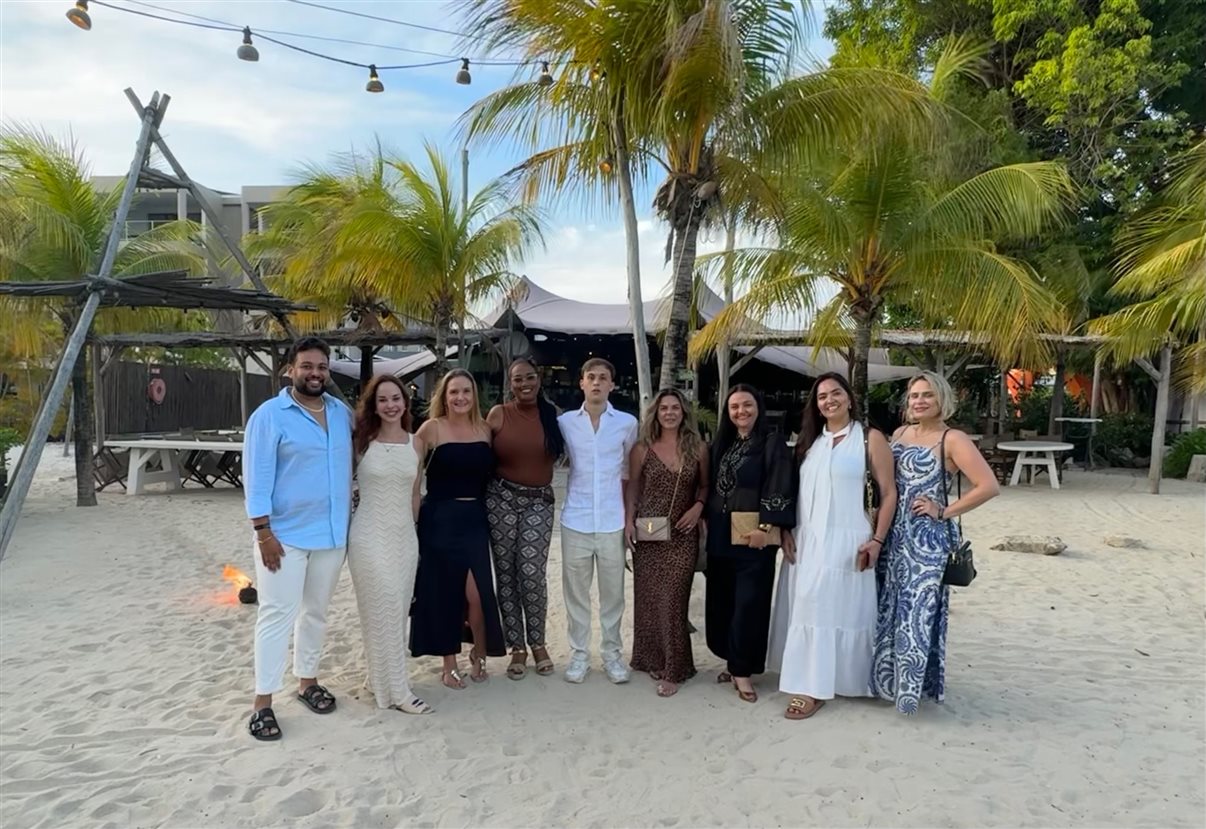 Vinicius Dantas (Lékè Destination Strategy Representation), Priscila Zarichta (Zari Viagens), Camila Ruschel (Fit Travel), Rowaine Cijntje (Hotel The Kontiki), João Lucca (Missiva Travel), Gabriela Werneck (Alpce Viagens), Ana Luisa (Via Mundi), Thais Pereira (Viagem Tur) e Priscila Barreto da (Ômega Turismo)