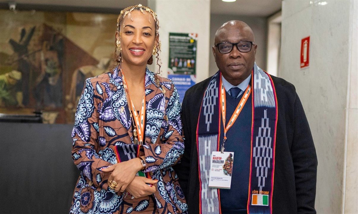 Diretora da Costa do Marfim, Jennifer Curcio, e Diamouténé Alassane Zie, embaixador da Costa do Marfim