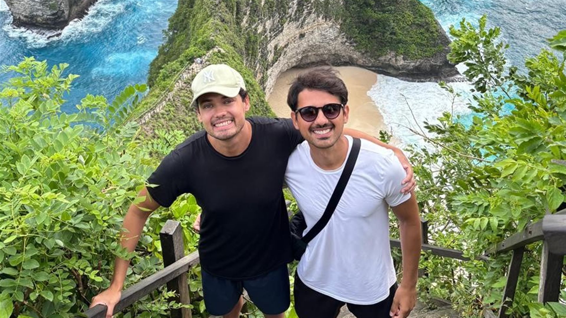 Alberto e Marcelo em Nusa Penida, na Indon&eacute;sia
