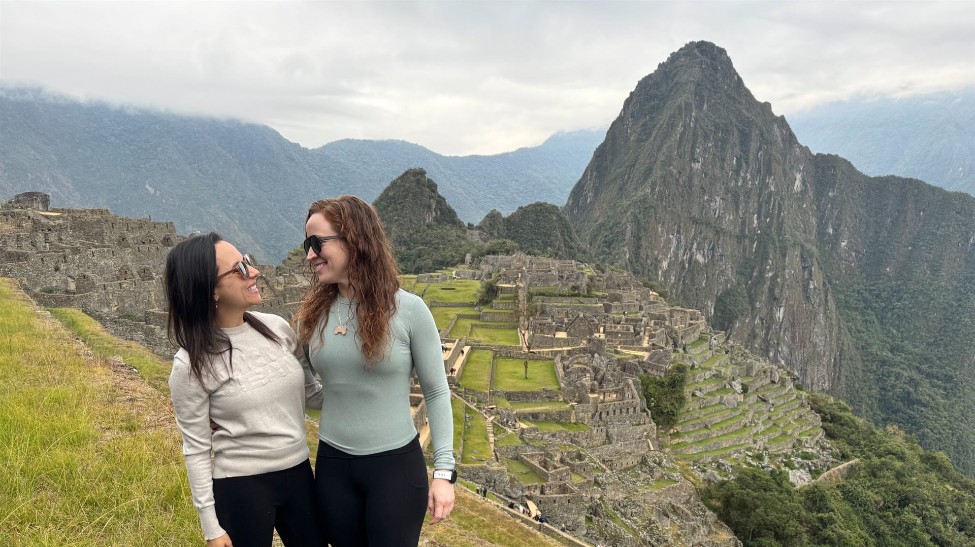 Lidiane e esposa em Machu Picchu