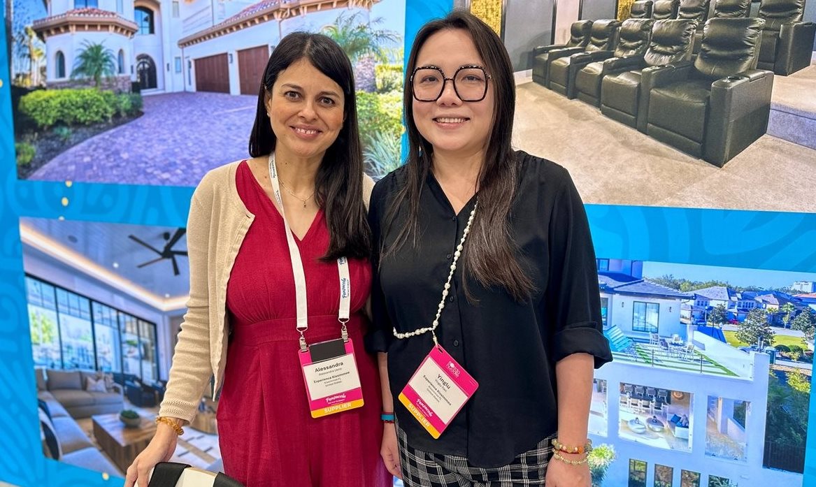 Alessandra Ueno com Yinglu Tian, do Experience Kissimmee