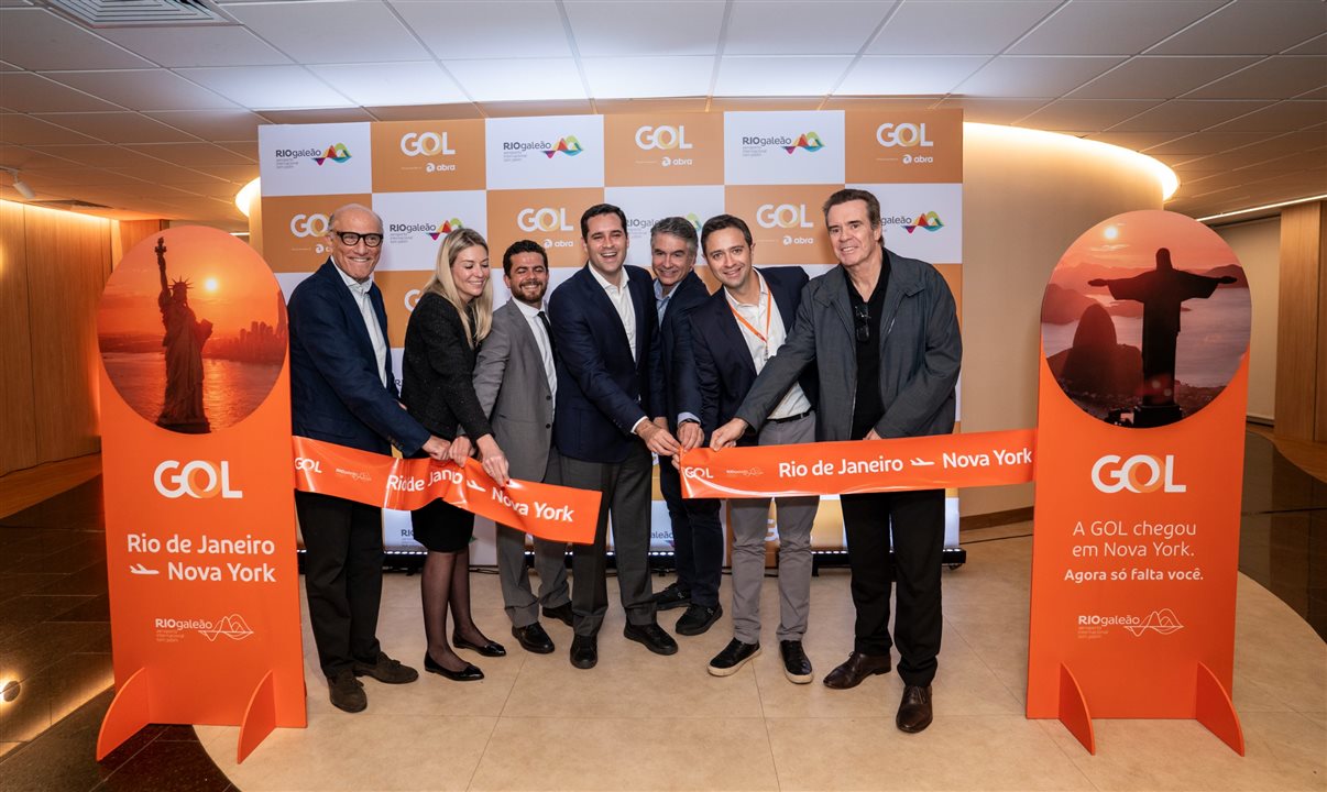 Sidney Levy, presidente da InvestRio; Renata Fonseca, VP de Relações Institucionais e Governamentais da Gol; Philipe Karat, coordenador de Demanda e Transportes Multimodais da Embratur; Eduardo Cavaliere, prefeito do Rio de Janeiro; Alexandre Monteiro, CEO do RIOgaleão; Celso Ferrer, CEO da Gol; e Joaquim Constantino, cofundador da Gol e conselheiro do Grupo Abra