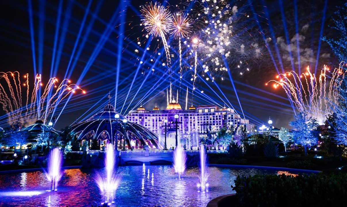 O evento será realizado das 21h à meia-noite, mas os visitantes poderão entrar no parque a partir das 19h, aproveitando também o novo espetáculo noturno Universal Celestial Goodnight