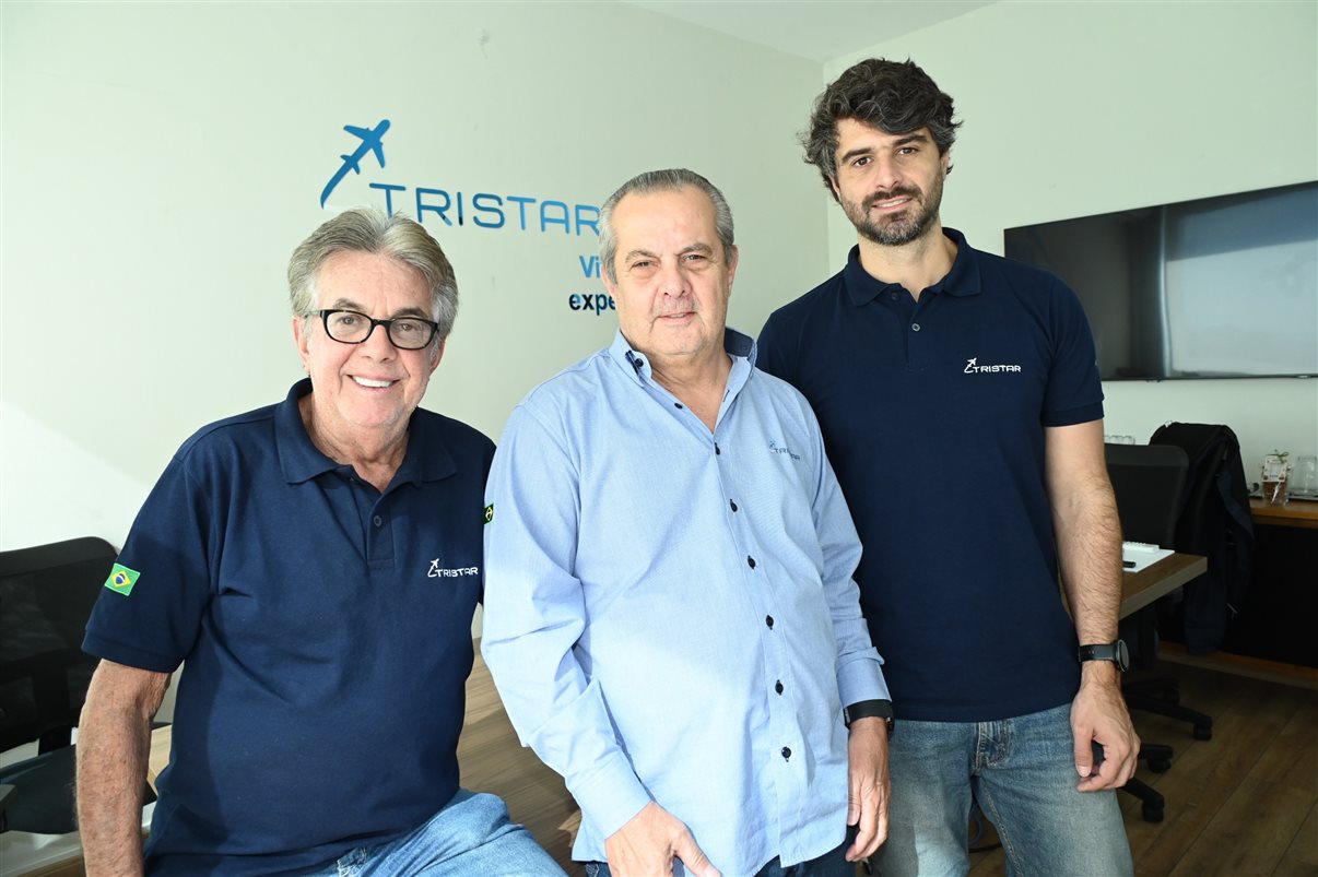 Os fundadores Osni Pires e Fernando Margoni com o diretor Renato Pires