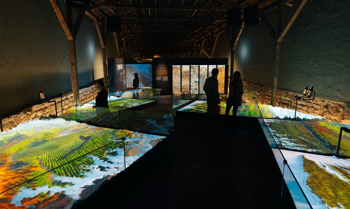 Espaço oferece uma experiência imersiva que combina arquitetura contemporânea, tecnologia, gastronomia, arte e degustações