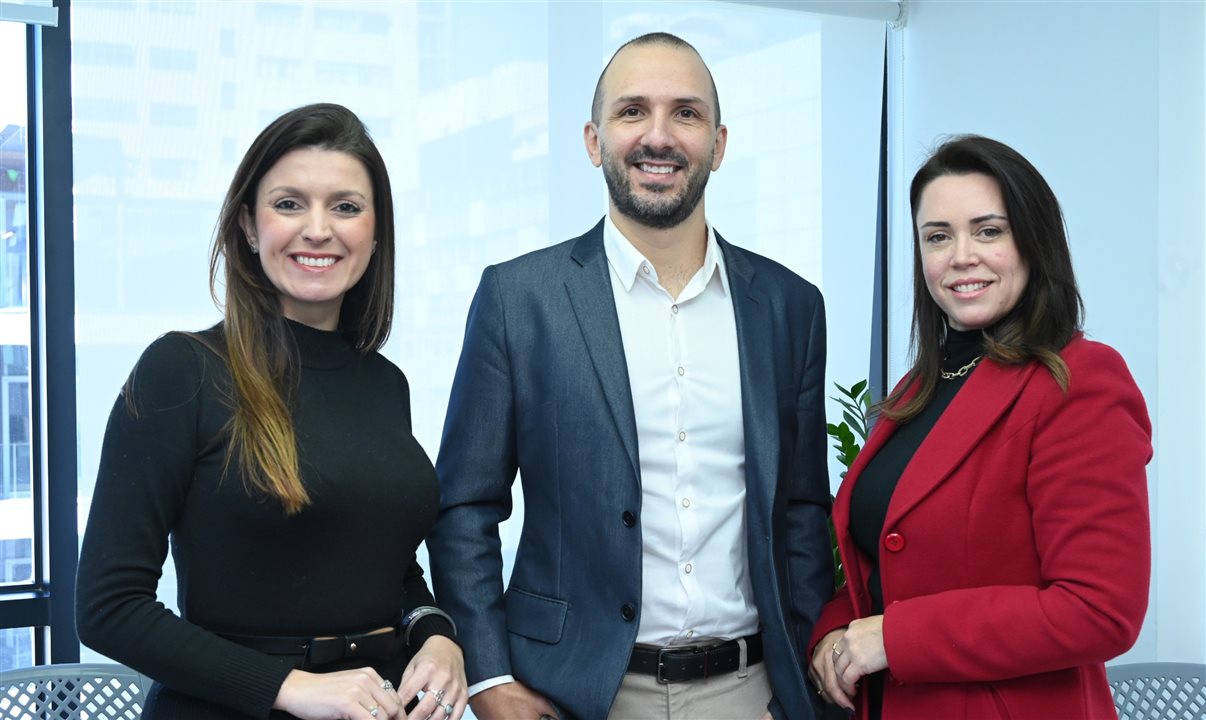 Thais Medina, Vinicius Manfredini e Kelly Leão formam a equipe da Business Factory que representará o SAT (South African Tourism) no Brasil