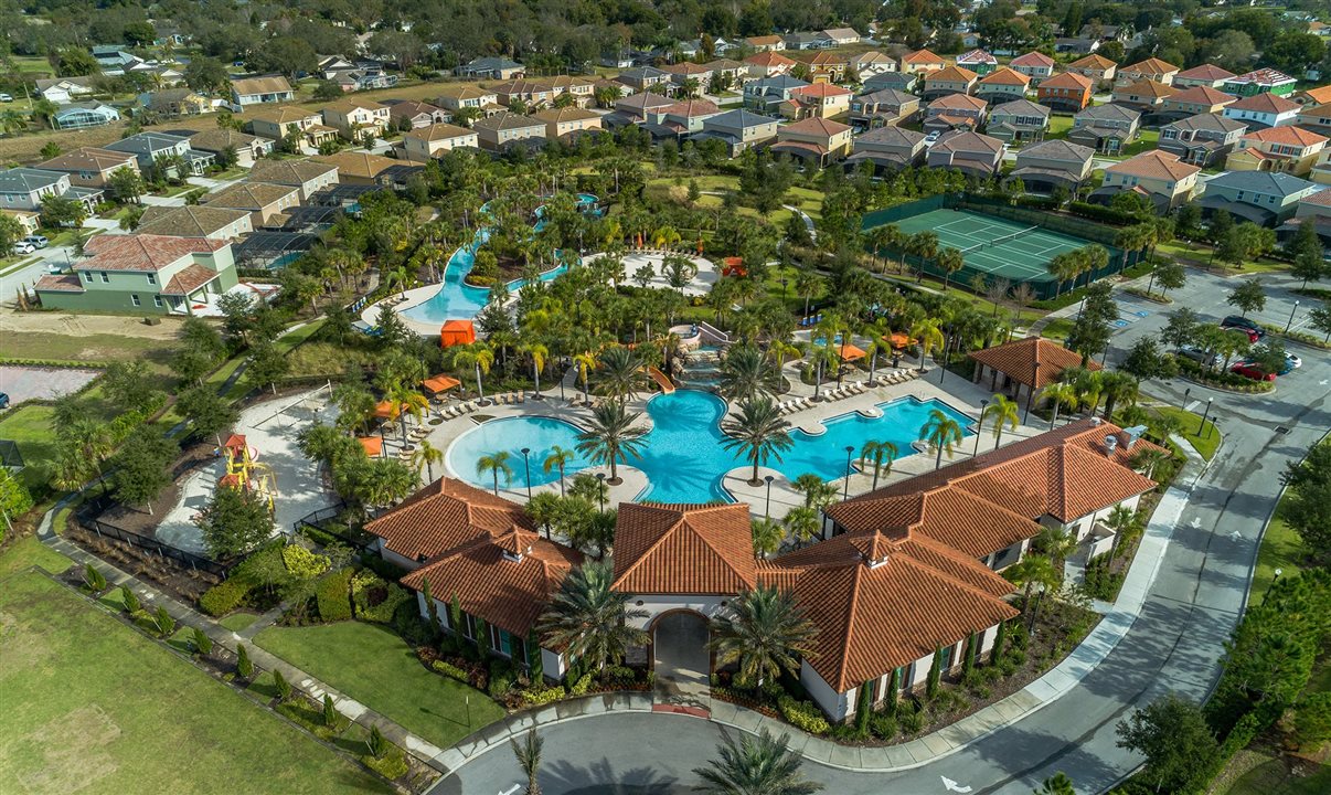 Tropical Escape Holidays oferece residências que têm de quatro a mais de dez quartos, cozinhas equipadas, áreas de convivência, salas de jogos e piscinas privativas