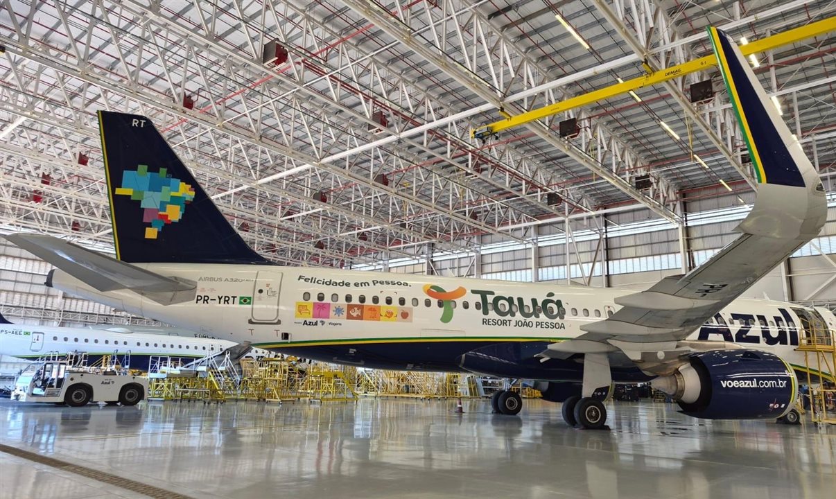 Aeronave de prefixo PR-YRT permanecerá adesivada pelos próximos seis meses e realizou seu primeiro voo com a nova identidade visual na manhã desta quinta-feira (16)