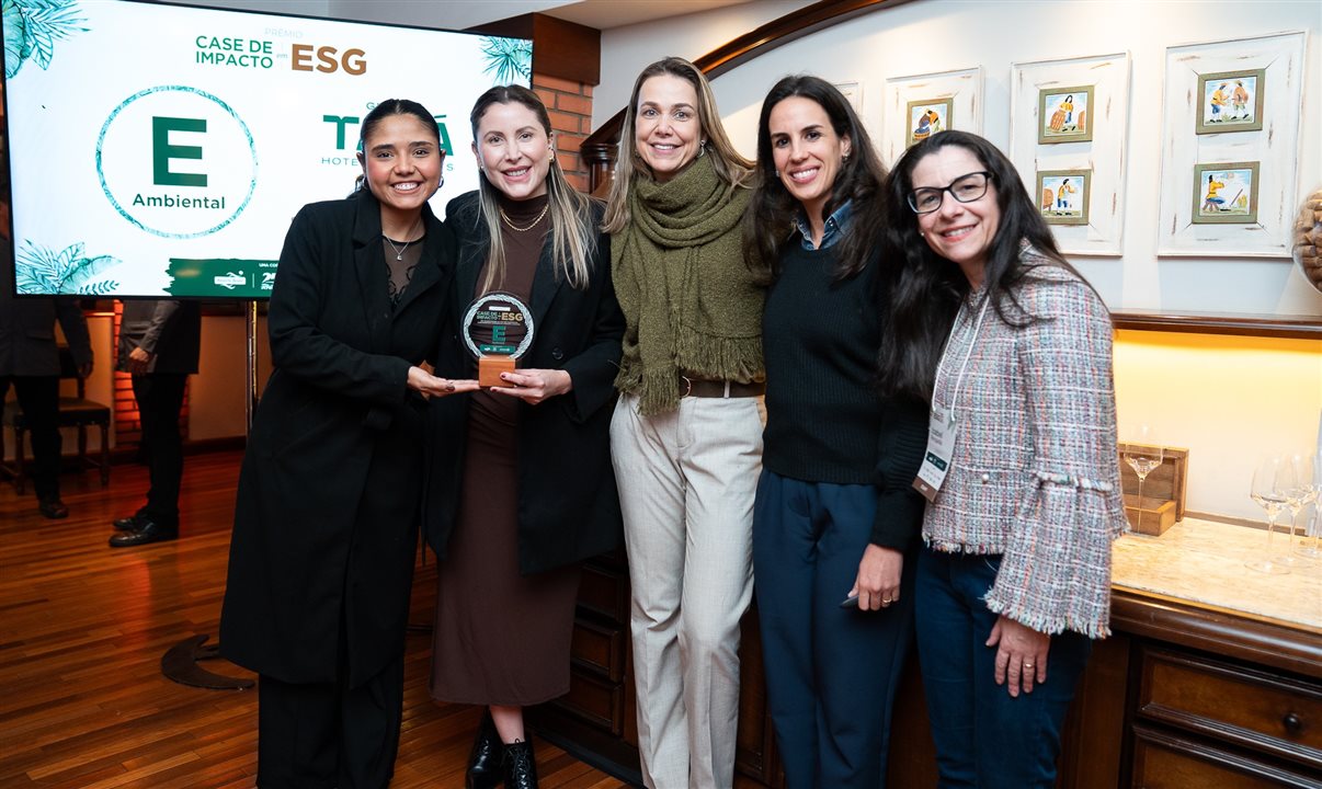 Gestão Integrada de Desperdícios, do Grupo Tauá, foi o destaque da categoria Ambiental. Na foto: Fernanda Louback, Isis Batista, do Tauá, Flávia Buiati, da AHI/Resorts Brasil, Juliana Salles, da Resorts Brasil, e Izabel Reigada, do Sindepat