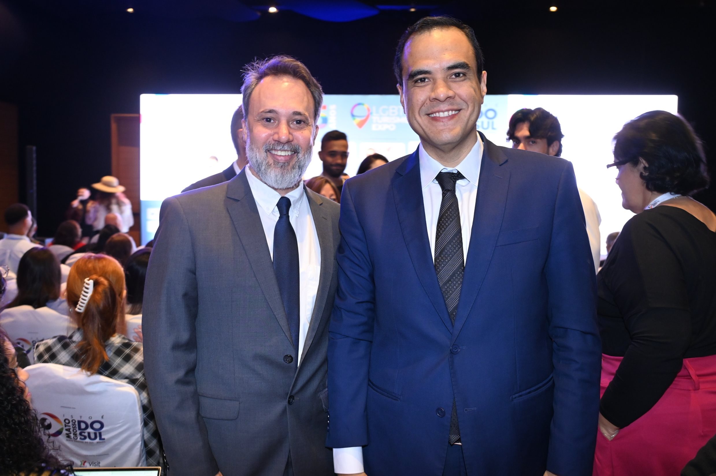 Alex Bernardes, idealizador da LGBT+ Turismo Expo, ao lado do ministro do Turismo, Gustavo Feliciano