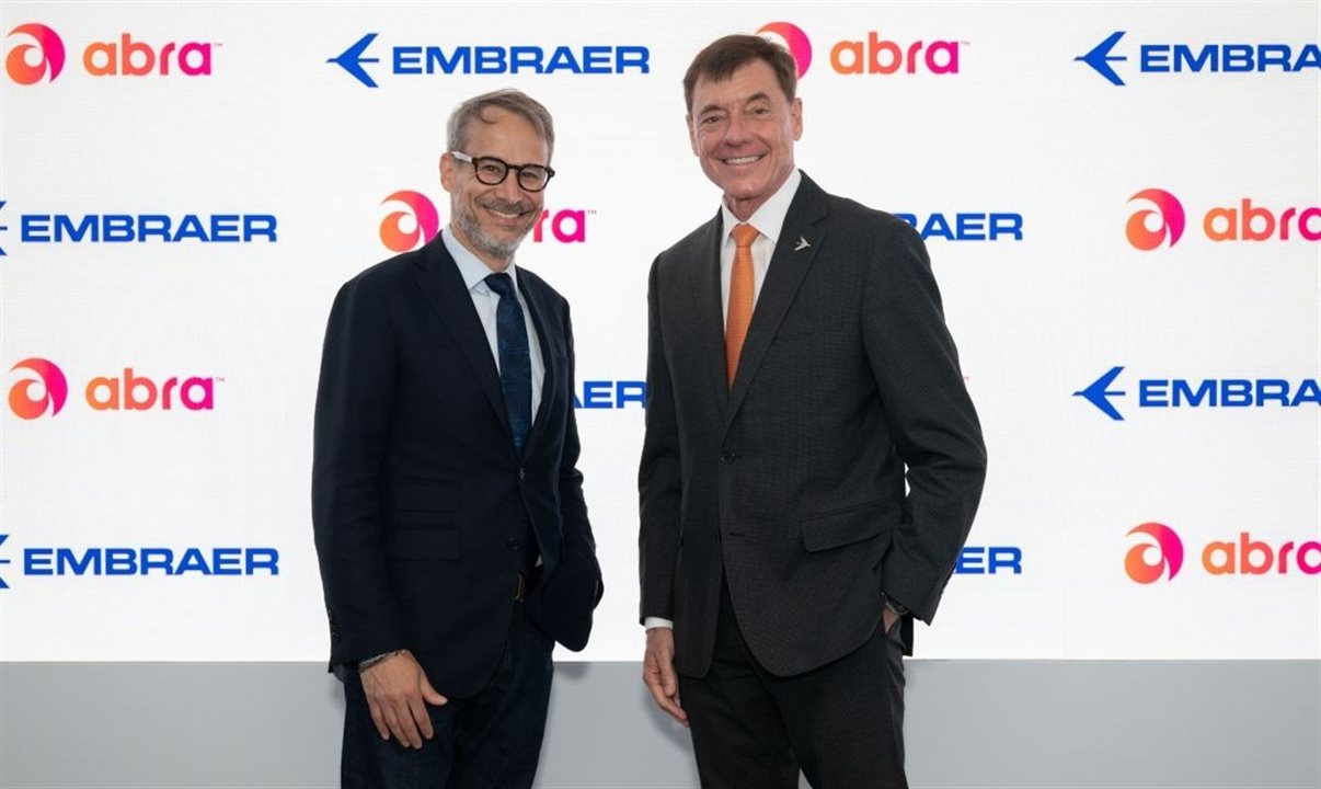Adrian Neuhauser, CEO do Grupo Abra, e Francisco Gomes Neto, presidente da Embraer