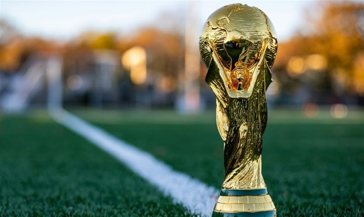 Enquanto o varejo nacional movimenta R$ 4,3 bilhões, levantamento da conta global mostra a rotina, o consumo e as cidades favoritas de quem viajou para acompanhar os jogos