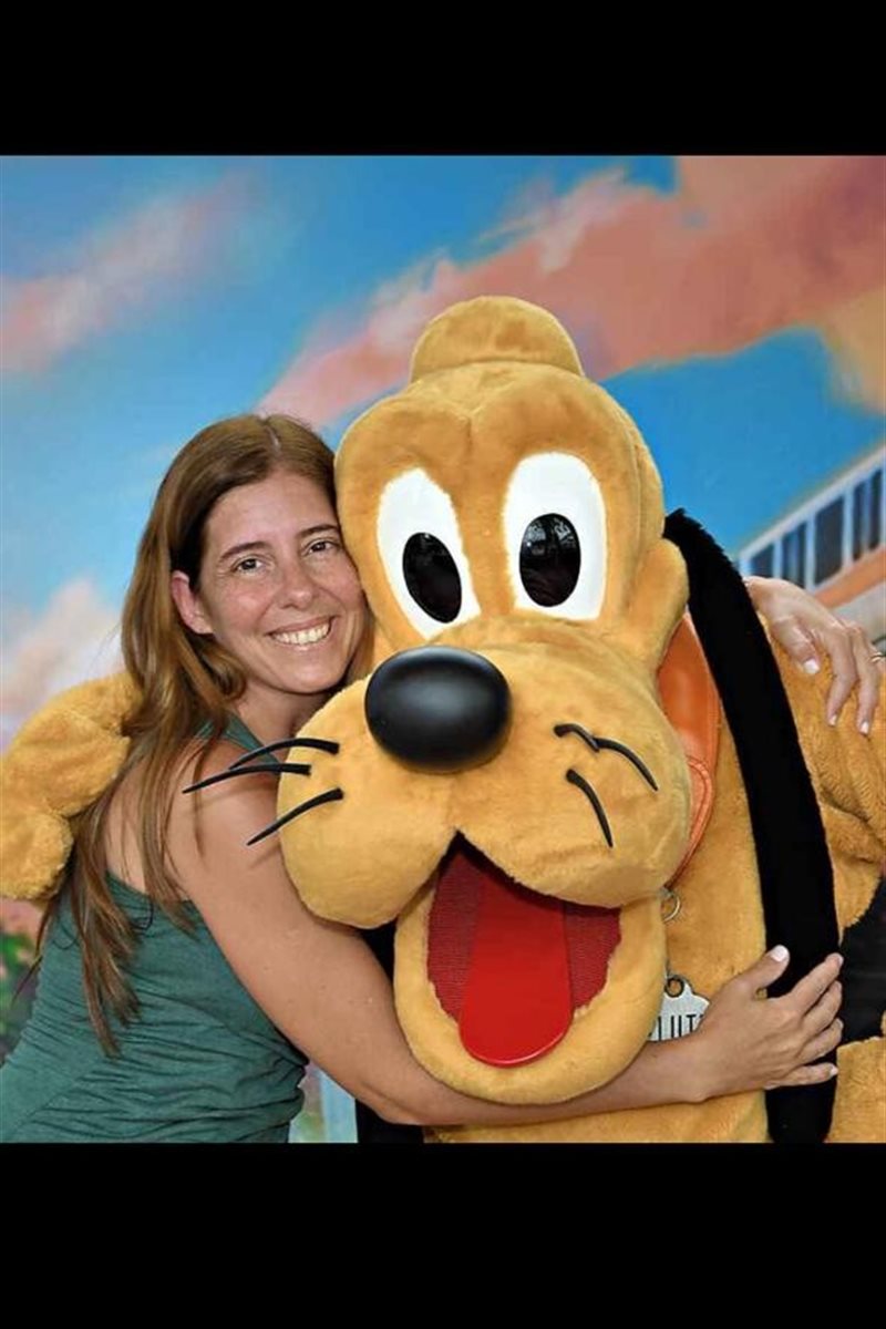 Karina com o personagem Pluto