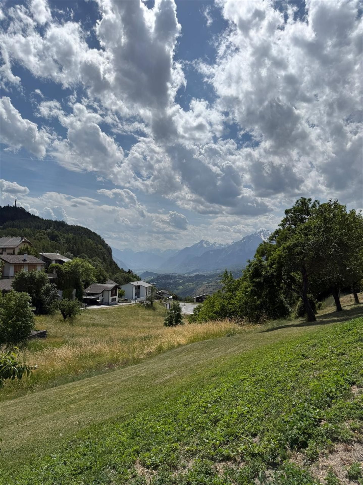 Paisagem alpina de Crans-Montana