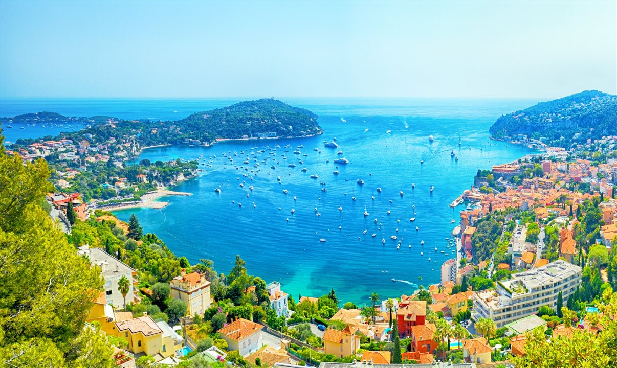 Cada seguro contratado representa uma viagem mais protegida — e agora, para muitos parceiros, também pode representar um embarque rumo à Riviera Francesa