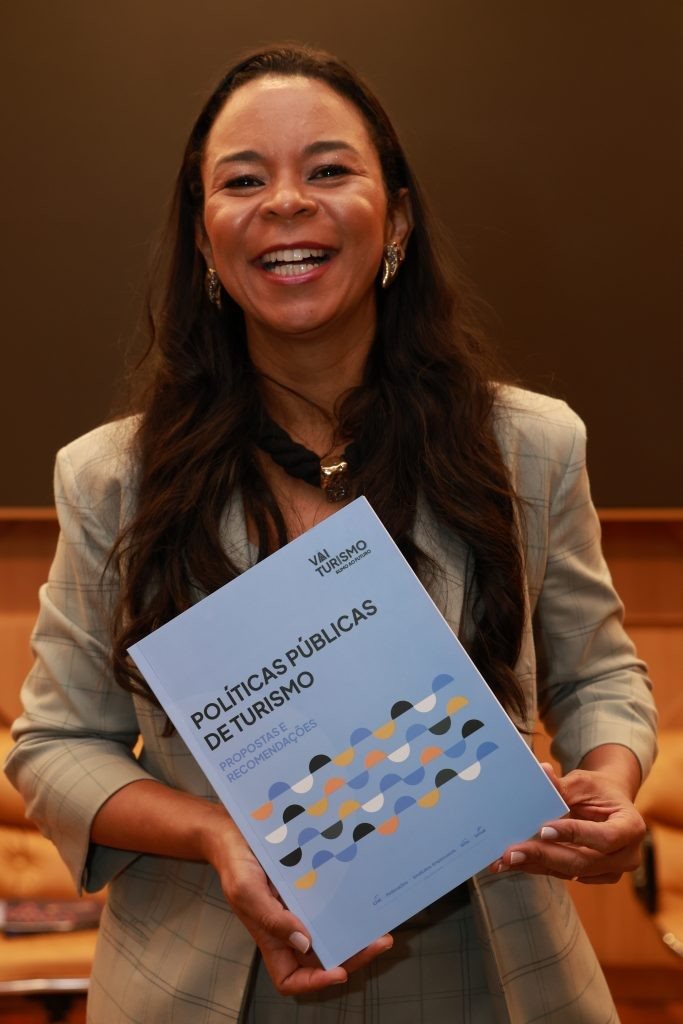 Aline Lopes, gerente do Cetur