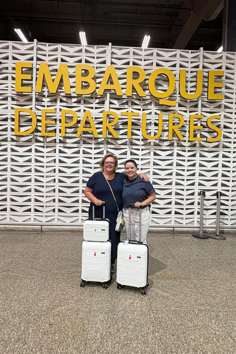 Maria Gabriela, filha de Xuxinha, formada em Turismo, passou a integrar a operação da agência e hoje representa a sucessão natural do negócio familiar