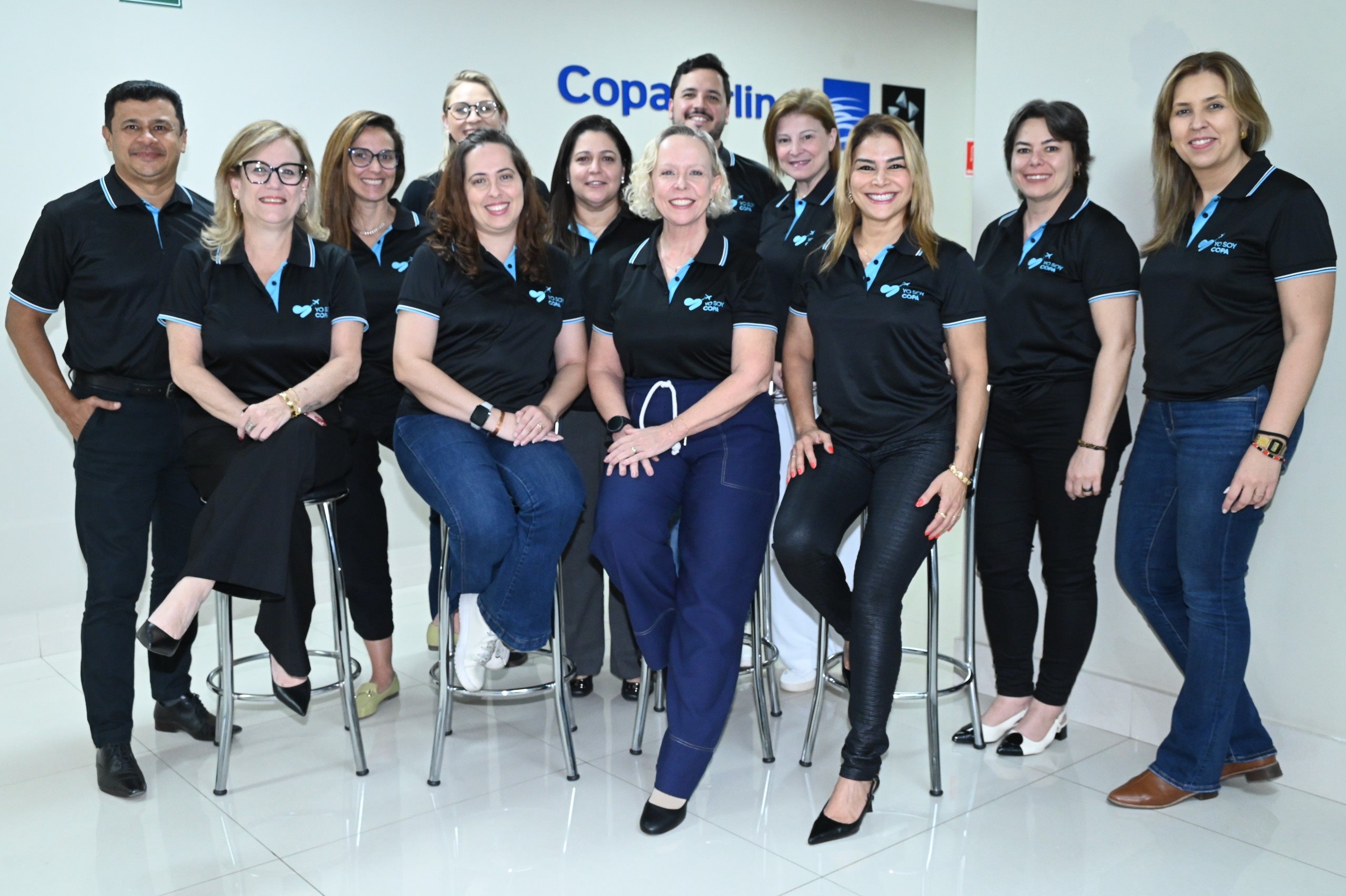 Monica Afonso com a equipe da Copa Airlines no Brasil