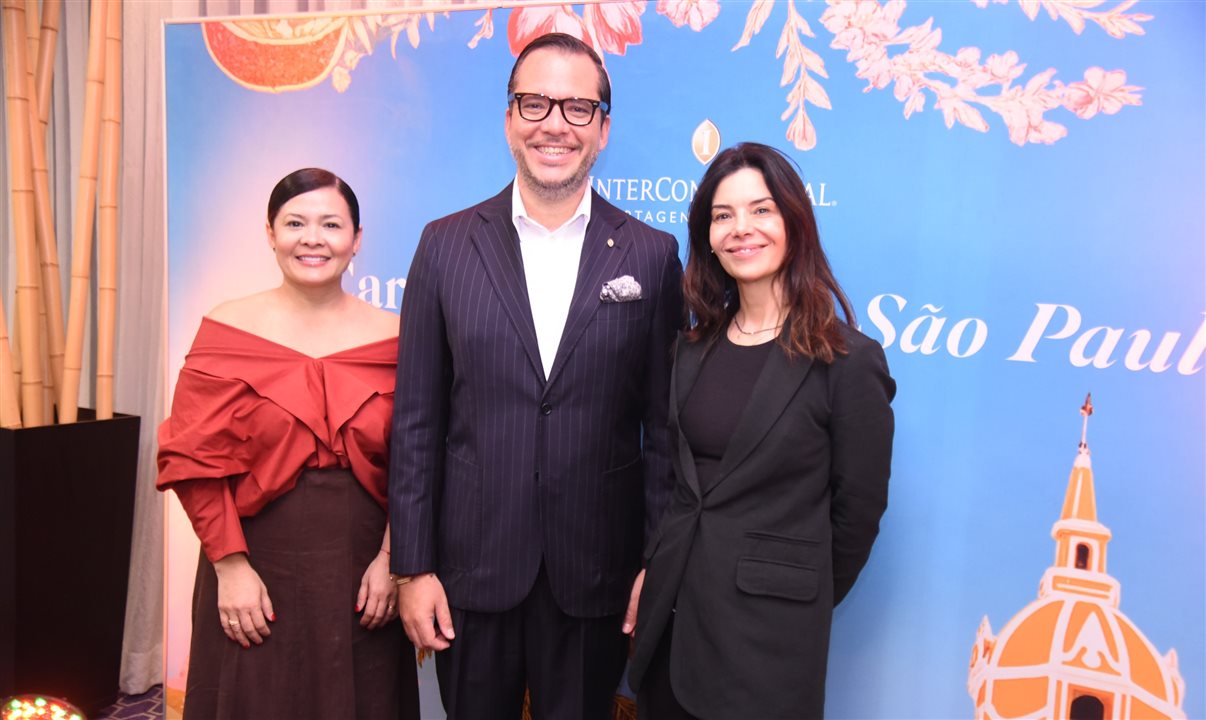 Aurora Ochoa e Alejandro Manfredonio, do InterContinental Cartagena de Indias, ao lado de Lorenza Cortés, da ProColombia