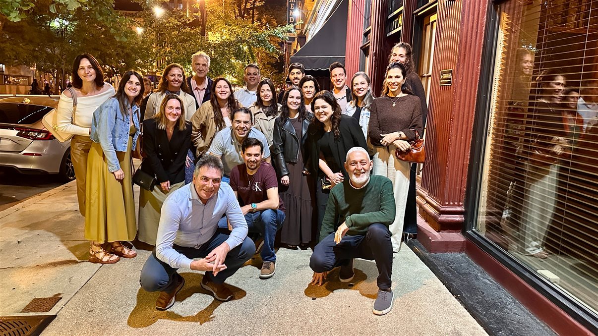 Erica Withaar, da Suzano, Antonio Fernando Slomp, da AVIPAM, Venicio Cardoso, da Altour, Gabriela Mello, da Embraer, e Marcio Palhares, da AVIPAM