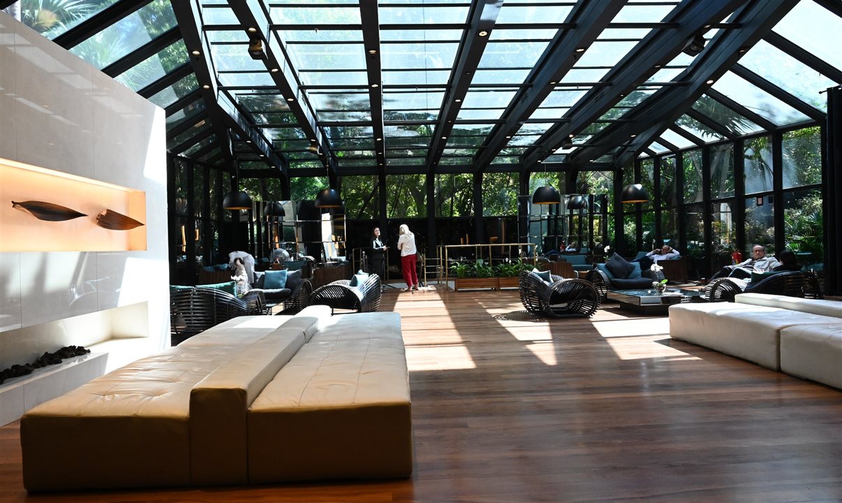 O lobby do hotel, ainda a principal área de convivência da unidade