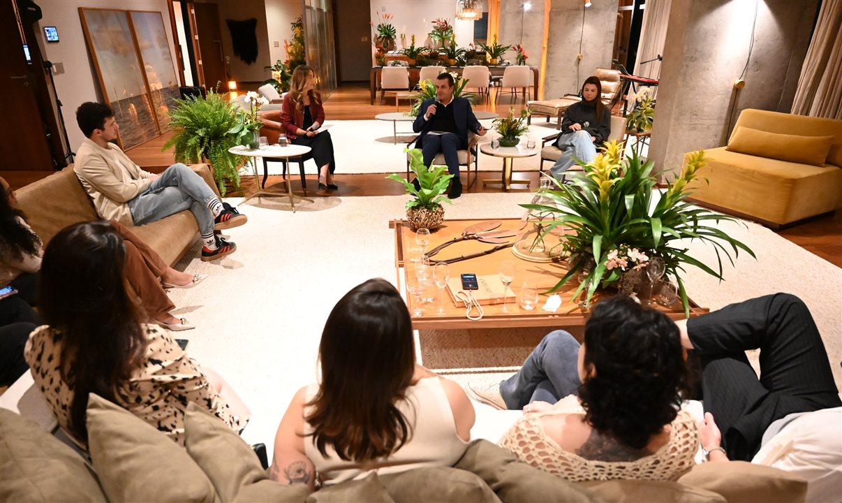 A atividade aconteceu na suíte presidencial do hotel paulistano, uma das maiores da América Latina