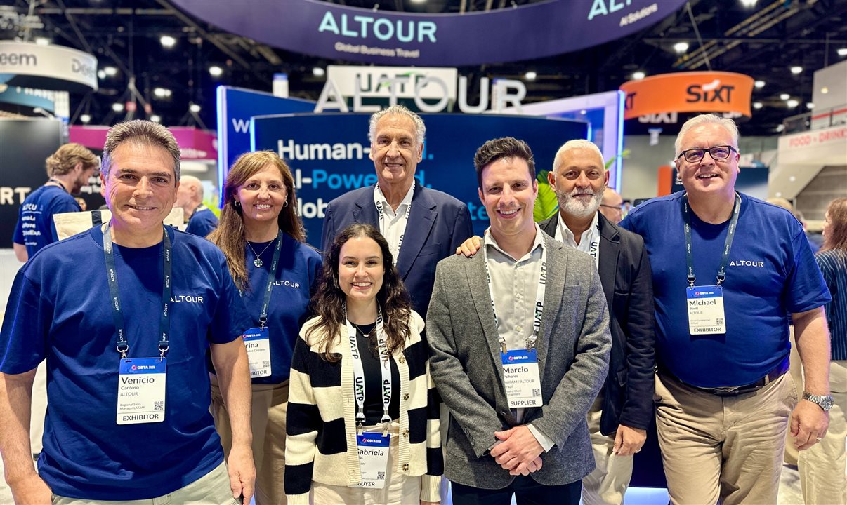 Venicio Cardoso e Carina Grenno, da Altour, Gabriela Mello, gestora de viagens da Embraer, Antonio Fernando Slomp, Marcio Palhares e Tadeu Cunha, da AVIPAM, e Michael Boult, da Altour