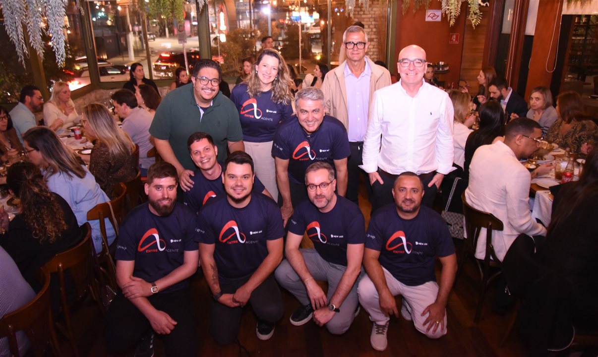 Time New Age recebeu hoje (3) agentes e alguns outros parceiros em um jantar de celebração de aniversário em São Paulo