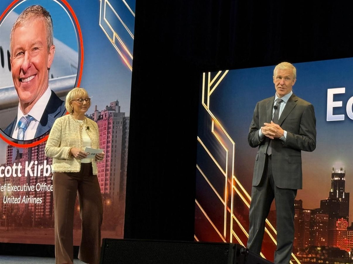 Suzanne Neufang, da GBTA, e Scott Kirby, da United Airlines
