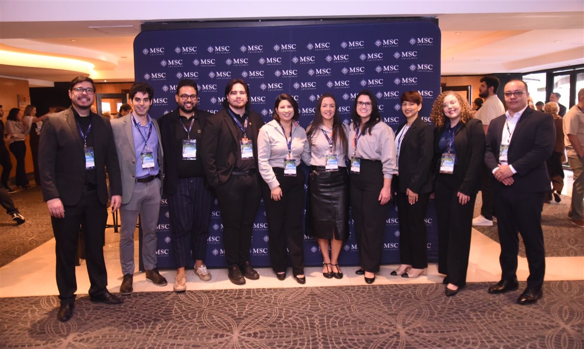 Cassio Guiglielmin, da Redion, Gabriel Cruz, da República Dominicana, Vinicius Dantas, de Curaçao, Roger Maciel, Aline Monteiro, Elizabete Mendes e Lígia Auricchio, da Gol, Liondy Jaquez, do Hilton Garden Aruba, Jennifer Neco, do Turismo de Aruba, e Herold Mora, do Hilton Garden Inn La Romana