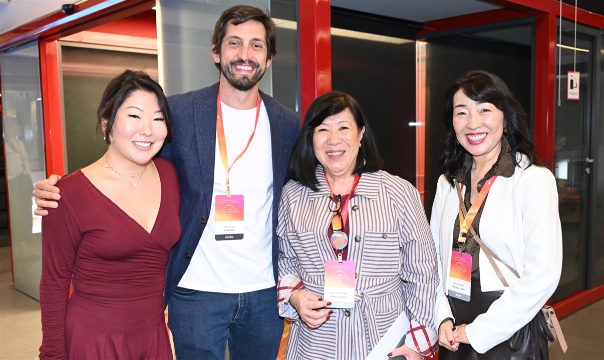 Camila Chiyoda, da TGK, Flavio de Sica, da PANROTAS, Leila Minatogawa e Marta Shinozaki, da TGK
