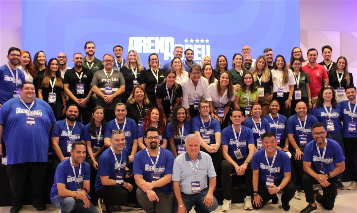 Equipe da Abreu com fornecedores do evento
