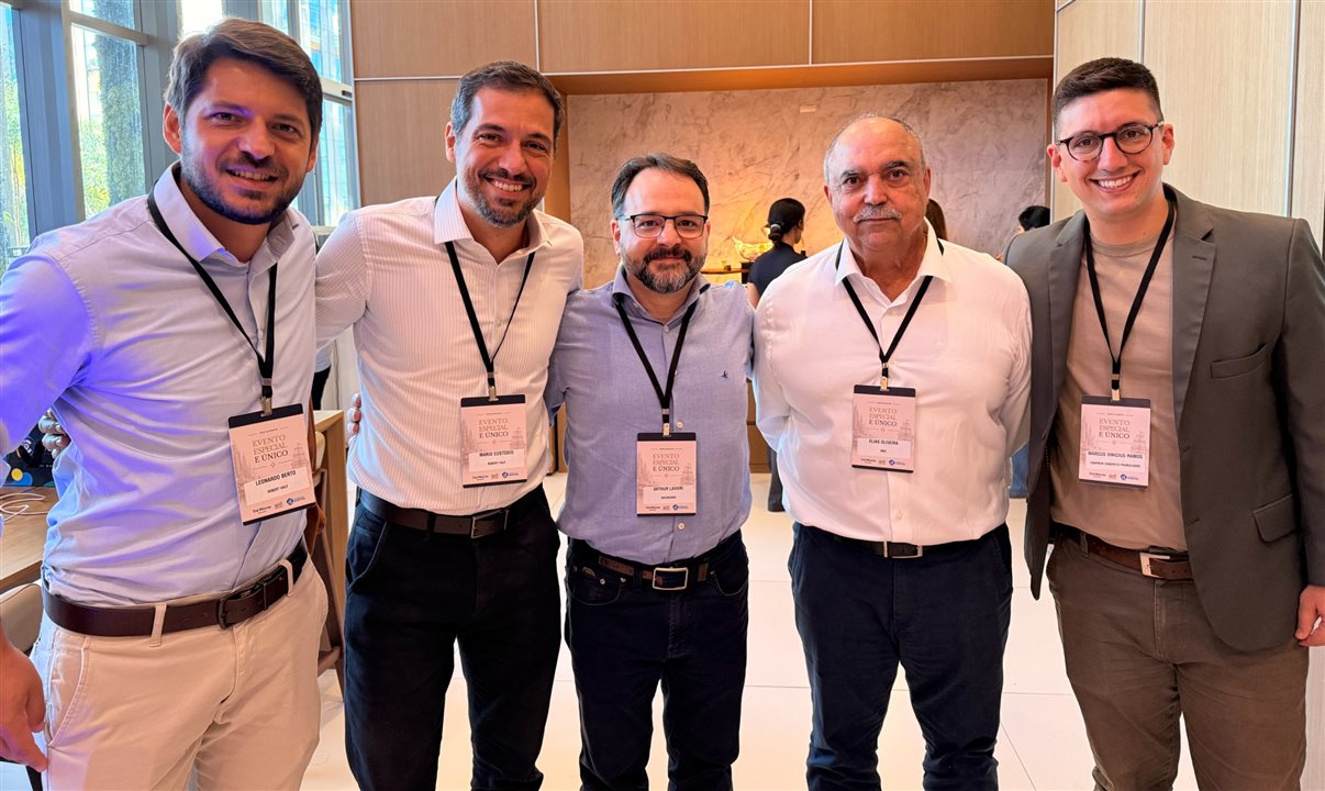 Leonardo Berto e Mario Custodio, da Robert Half, Arthur Lavieri, da Novaboard, Elias Oliveira, da MRC, e Marcos Vinicius Ramos, da Conprem Concreto Premoldado