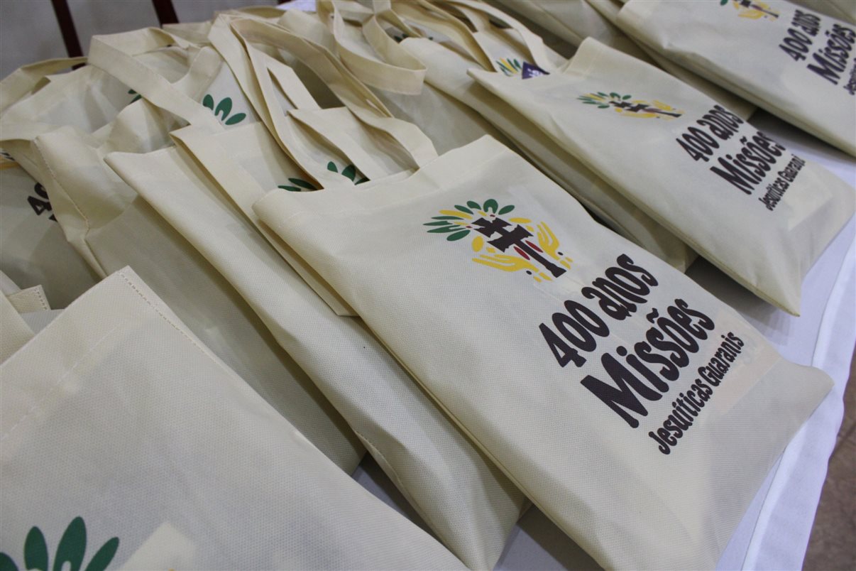 Presentes com o tema dos 400 anos das Miss&otilde;es Jesu&iacute;ticas Guaranis