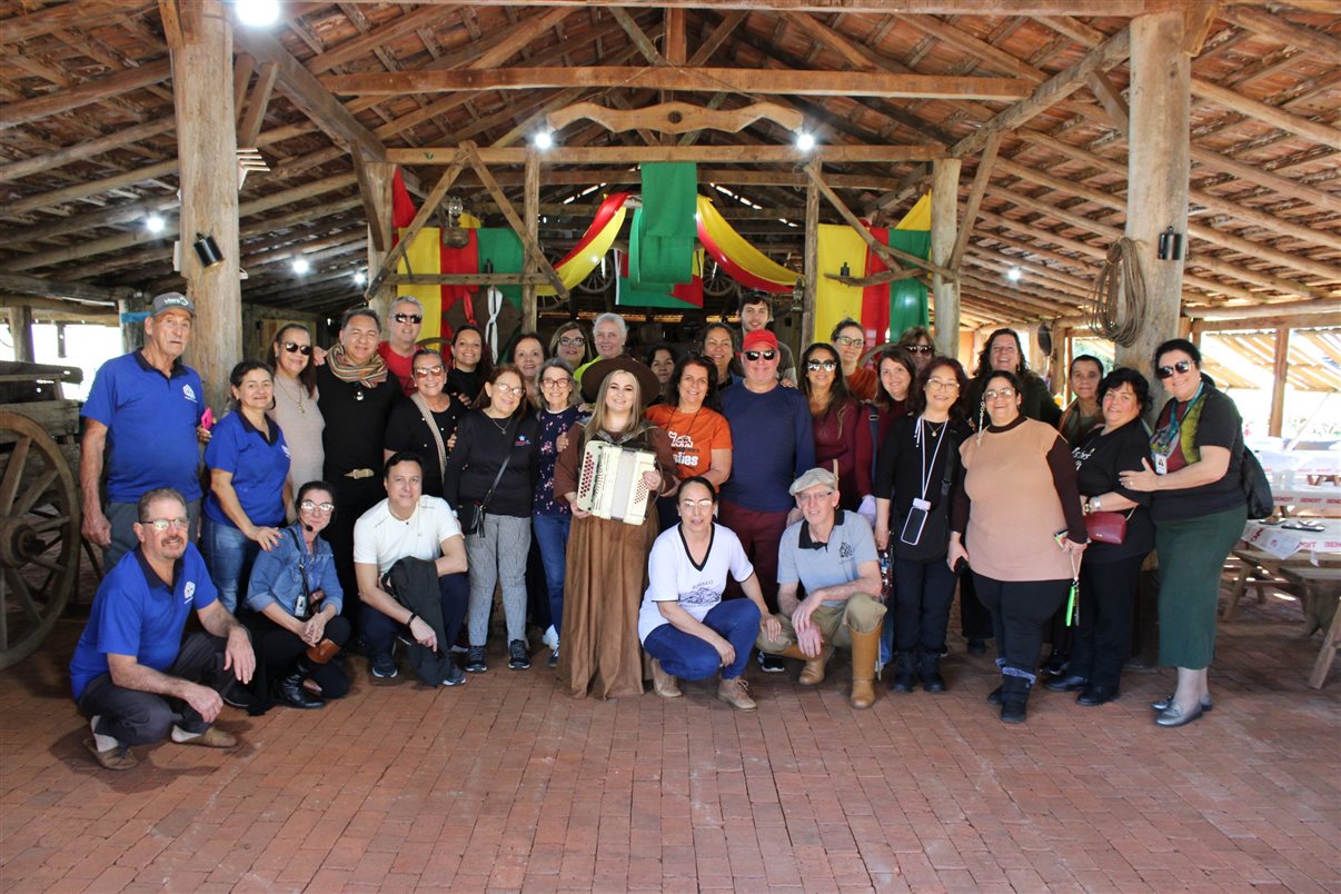 Agentes de viagens ap&oacute;s almo&ccedil;o tem&aacute;tico missioneiro