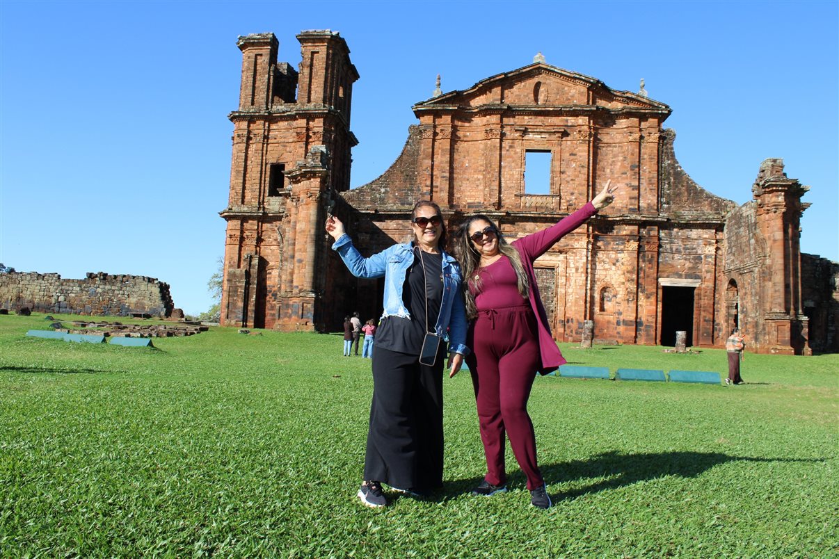 Ion&aacute; Mattje (&Ecirc;xodo Viagens) e Vera Abdala (VA Turismo)