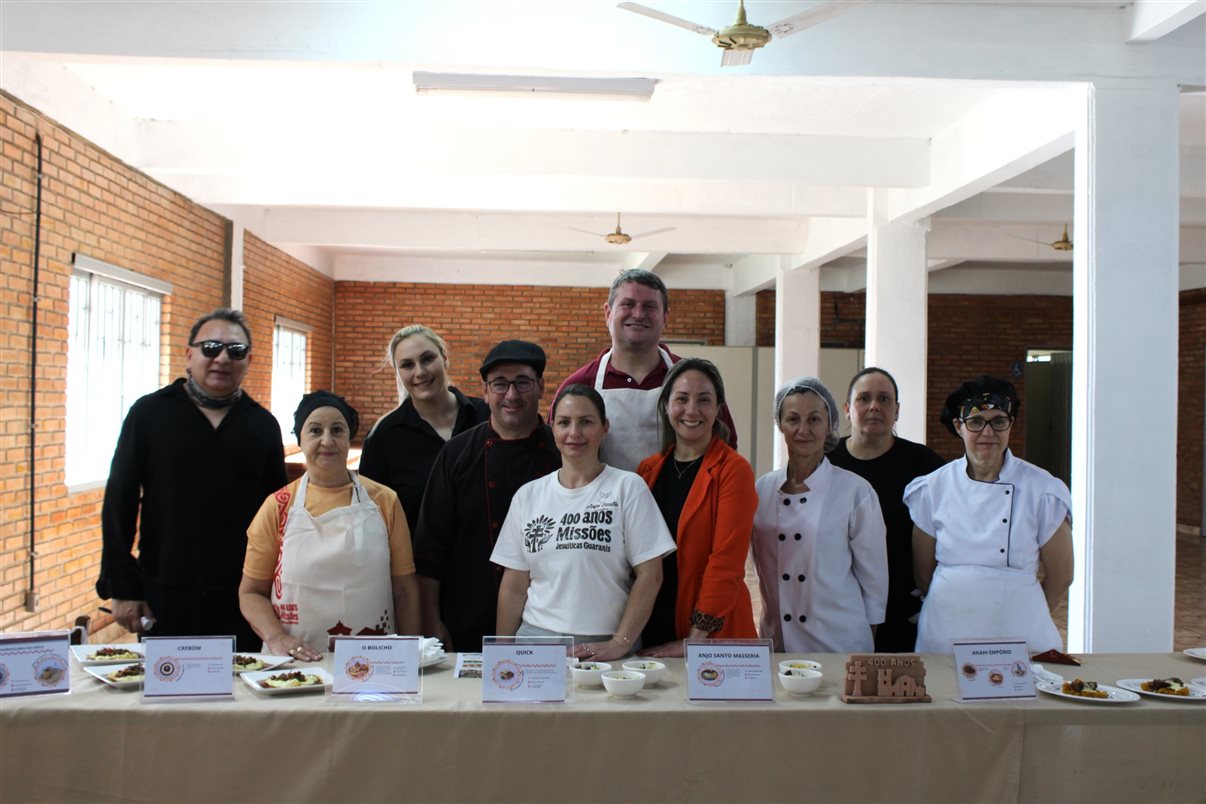 Paulo Gusm&atilde;o (Gal&aacute;pagos Tour) com os representantes dos restaurantes premiados no Festival Degusta Miss&otilde;es