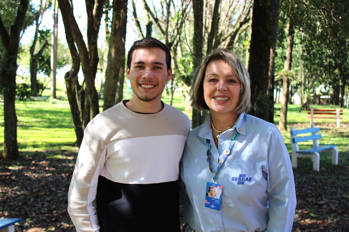 Luiz Duarte (Setur Santo &Acirc;ngelo) e Lisiani Hampel (Sebrae)