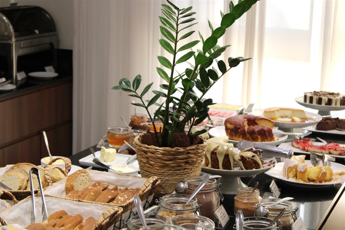 Buffet de caf&eacute; da manh&atilde; do Villas Hotel